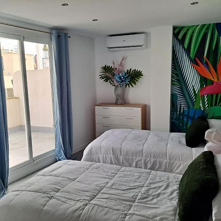 Levante Suites Benidorm Bagian luar foto